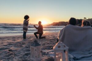 Jak zorganizować zaręczyny na plaży?